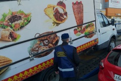 Незаконную автолавку отправили на склад временного хранения