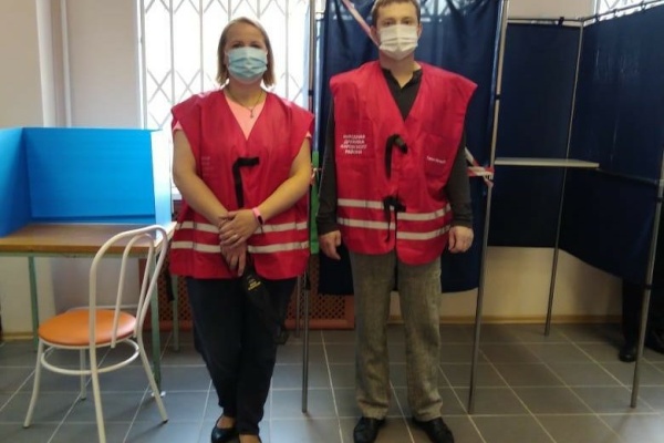 Помощь дружинников Кировского района сотрудникам полиции на избирательных участках