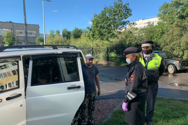 Рейд по детским автокреслам провели сотрудники Госавтоинспекции Кировского района Санкт‑Петербурга