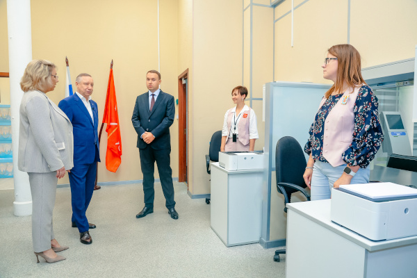Посещение Межрайонного отдела записи актов гражданского состояния Санкт‑Петербурга в Едином центре документов