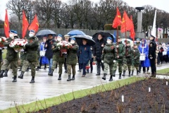 На Пискаревском мемориальном кладбище состоялась традиционная акция «Памяти павших будьте достойны»