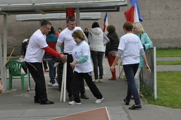 Команда сотрудников СПб ГБУ "КЦСОН Адмиралтейского района" приняла участие в  ежегодных соревнованиях  по городошному спорту среди учреждений социальной сферы Санкт‑Петербурга