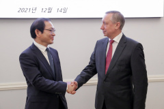 В Смольном обсудили сотрудничество Петербурга с Республикой Корея
