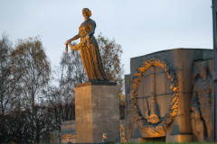 На Пискаревском мемориальном кладбище Александр Беглов и Александр Турчин почтили память защитников и жителей блокадного Ленинграда