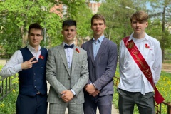 Выпускники приступили к сдаче ЕГЭ