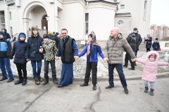 Масленичные гуляния проходят во Фрунзенском районе рядом с церковью Святого Великомученика Георгия Победоносца в Купчино