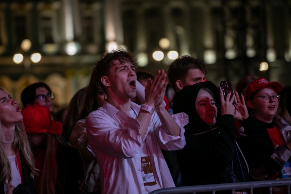 Молодёжная программа праздника «Алые Паруса» вновь засияла на Дворцовой