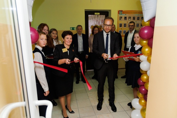 В 411 школе открылась "Точка Гармонии" с зоной VR-технологий и интерактивной "Лентой времени"