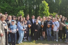 В парке Есенина появились аллеи к 320-летию Санкт‑Петербурга