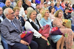 Сегодня в школах Невского района звучат последние звонки