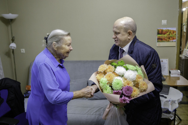 Глава района Виктор Полунин поздравил со 100-летним юбилеем жительницу нашего района