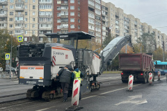 На Шлиссельбургском проспекте началось фрезерование дорожного полотна