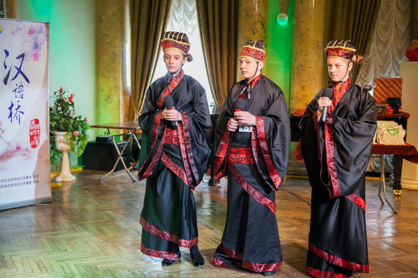 В Аничковом дворце говорили на китайском