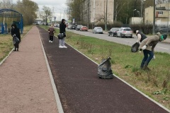 В рамках субботника навели порядок на "Тропе здоровья"