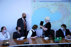 Управляющую компанию ЖКС №2 Кировского района наградили Золотым профсоюзным знаком