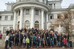 Более 30 тонн листьев и мусора собрали сотрудники Комитета по природопользованию и его подведомственных учреждений