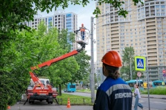 С заботой о жителях: 30 новых фонарей осветили тротуар на улице Костюшко