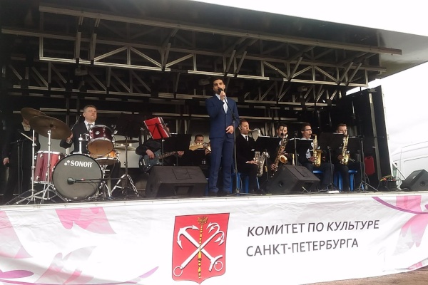 Во Фрунзенском районе состоялся бесплатный концерт для жителей "Звучащий май"