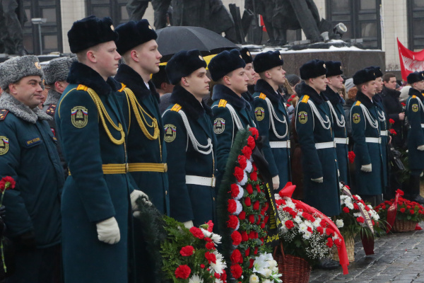 На площади Победы вспомнили героев