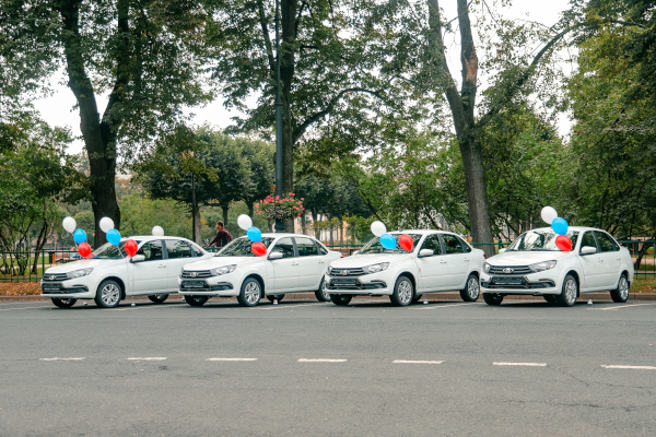 Ветераны СВО получили специально оборудованные легковые автомобили