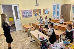 В Центральном районе провели занятия с учениками первых классов в рамках профилактического мероприятия «Детская площадка»