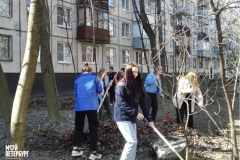 К весенней уборке Фрунзенского района присоединились «Волонтёры Победы»