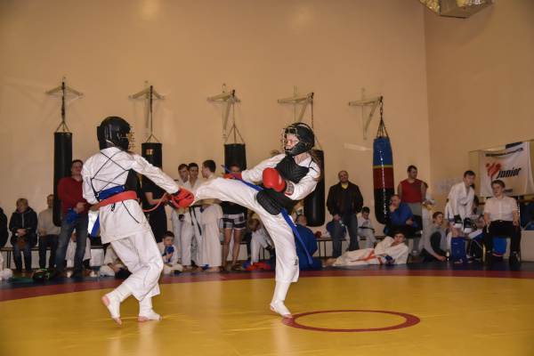 В Кронштадтском Дворце молодежи прошло открытое первенство Кронштадта по восточному боевому единоборству Кобудо ,приурочное ко Дню защитника Отечества