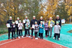 В школе 611 прошли увлекательные спортивные соревнования "С папой веселее", приуроченные ко Дню отца