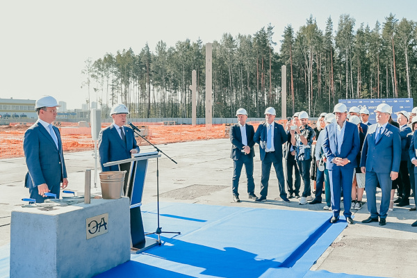 Закладка «капсулы времени» в основание будущего производственного здания завода «Электроаппарат»