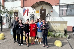 В Социальной гостинице для несовершеннолетних открылась выставка «Яркий мир»