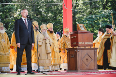Александр Беглов: В День перенесения в Санкт‑Петербург мощей Александра Невского Большой, Малый и Водный Крестные ходы соединились на площади перед Лаврой