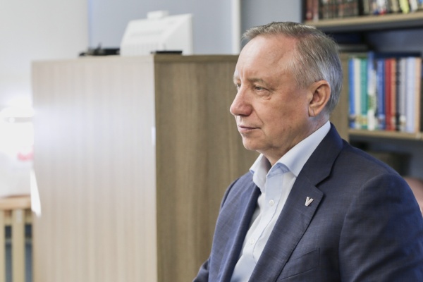 Александр Беглов встретился с жителями Петроградского района