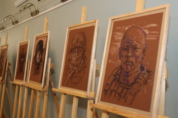 В Санкт‑Петербурге открылась выставка памяти героев СВО