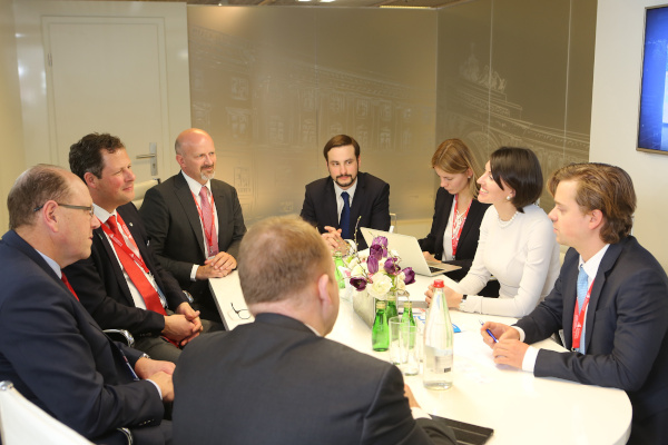 В первый день выставки MIPIM состоялся ряд встреч с иностранными компаниями