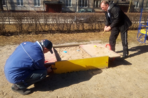 Сотрудники Центра «Альмус» приняли участие в месячнике благоустройства