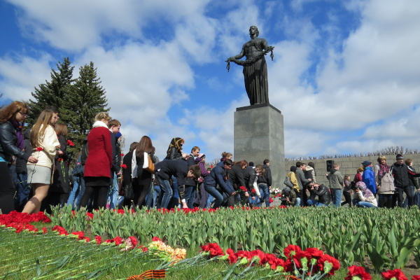 6 мая - Юные петербуржцы почтили память защитников Ленинграда