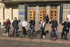 Сотрудники администрации Московского района приехали на работу на велосипедах