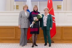 Аристова Елена Вадимовна, методист ГБУ ИМЦ Центрального района и учитель математики ГБОУ школы № 174 удостоилась нагрудного знака "За гуманизацию школы Санкт‑Петербурга"
