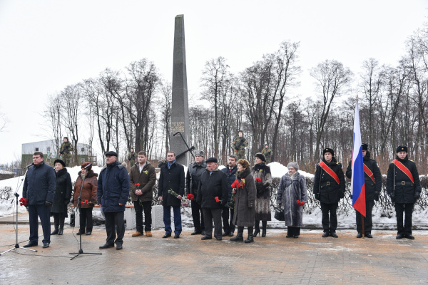 На городском кладбище Кронштадта прошел торжественно-траурный митинг,посвященный 72-летию полного освобождения Ленинграда от фашистской блокады.