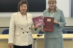 Первый заместитель главы администрации Московского района Александра Захарова приняла участие в подписании договоров о сотрудничестве между школами Санкт Петербурга и Владивостока