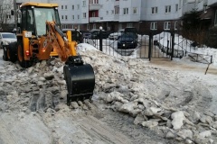 В Выборгском районе продолжаются работы по вывозу и уборке снега