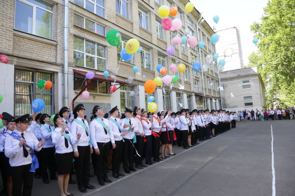 Последний звонок в школах Московского района