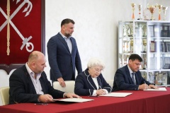Более 10 000 работников ЖКХ Петербурга получат повышение заработной платы