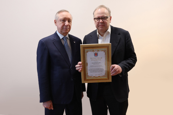 Александр Беглов поздравил с юбилеем ректора Академии художеств имени Репина Семёна Михайловского