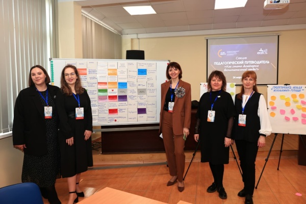 В первый день работы Петербургского международного образовательного форума в Выборгском районе прошел педагогический салон «Воспитание гражданина: идеи, смыслы, пути формирования»