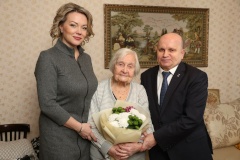 Глава района Виктор Полунин поздравил ветерана и труженика тыла Выборгского района