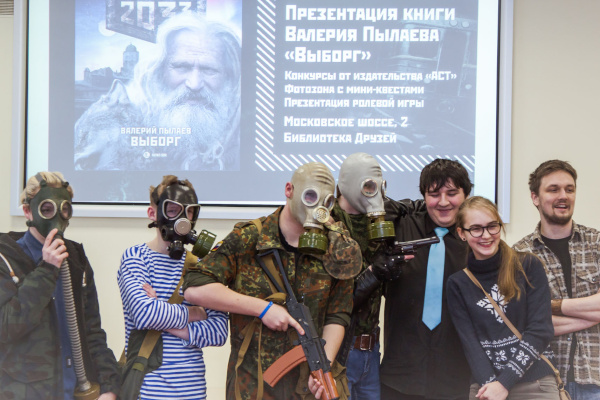 Петербургский писатель презентовал роман из цикла «Метро 2033» в «Библиотеке Друзей»