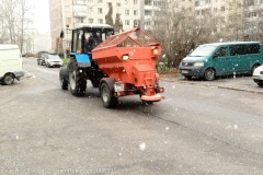 Жилищное агентство Фрунзенского района проводит работы уборке первого снега