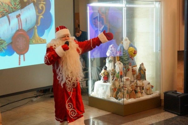 Выставка  «Новогодние и рождественские традиции России в 19-20 вв.»