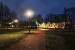 Александр Беглов: Сквер Вадима Знаменова в Петродворцовом районе стал таким же светлым, каким был сам директор музея-заповедника «Петергоф»